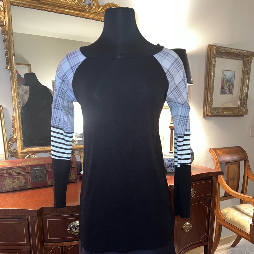 3/4 sleeve knit shirt. Black, gray and white. Plaid sleeves. Small fits Medium.